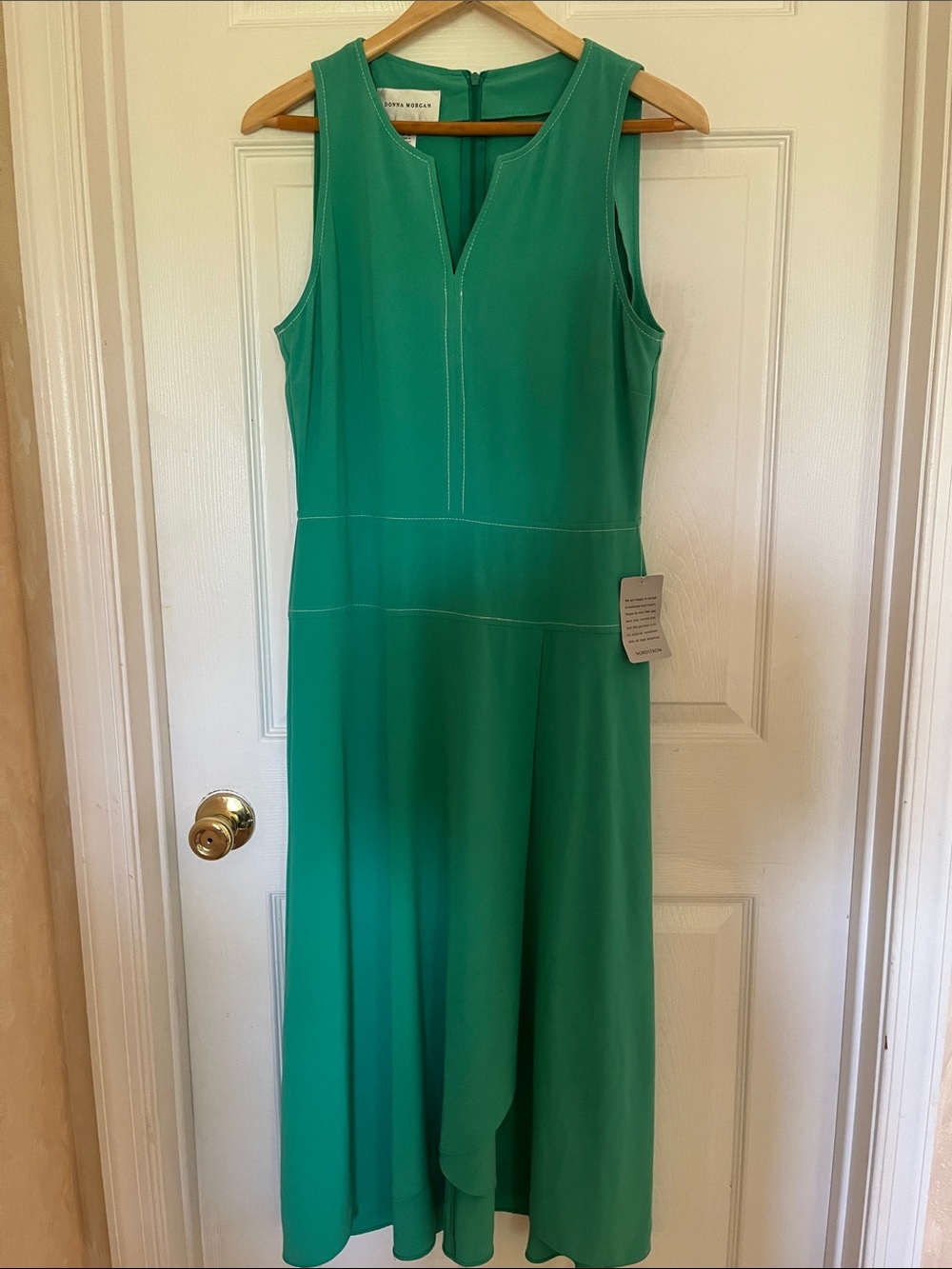 Donna Morgan Emerald Green Sleeveless Midi Dress. Size 10